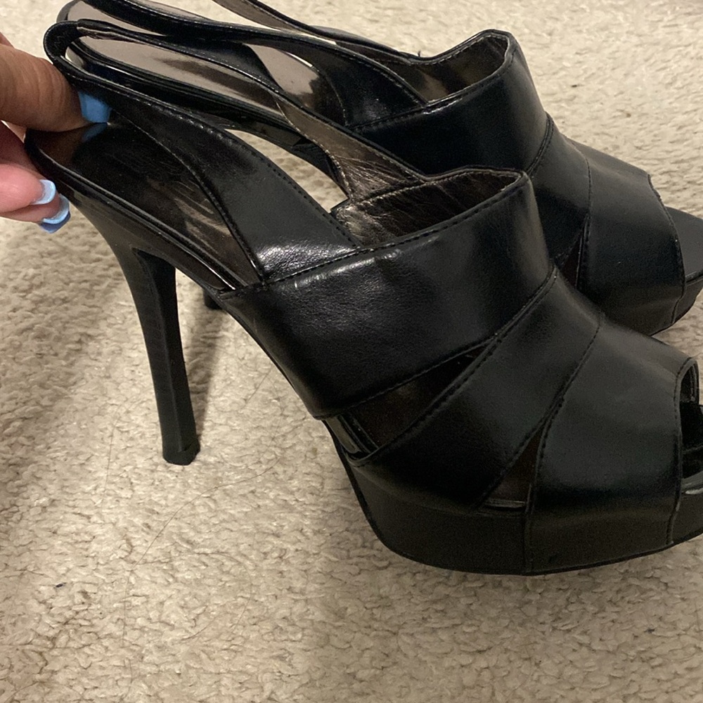 9 & COMPANY BLACK PLATFORM HEELS 👠
